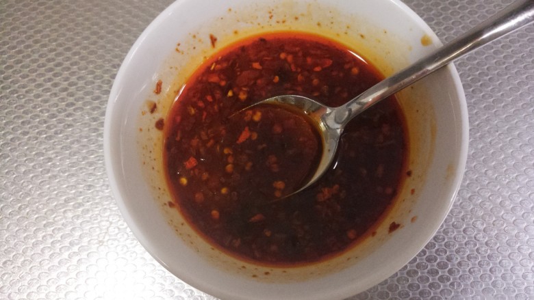 东北麻辣鳕鱼,搅拌均匀,糖醋汁就做好了。