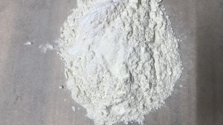 马拉盏(家常),把以上的粉倒在一起。