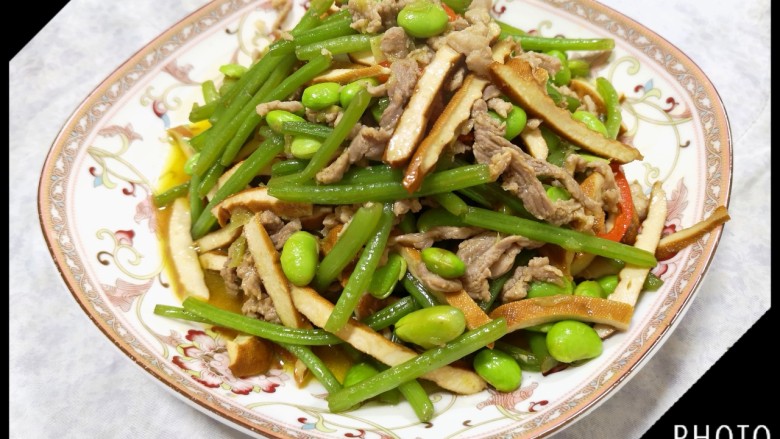 山芋藤炒肉丝,这个菜相当受欢迎,爽口又下饭