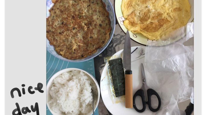 巧虎拌饭,准备好一切巧虎拌饭的材料。