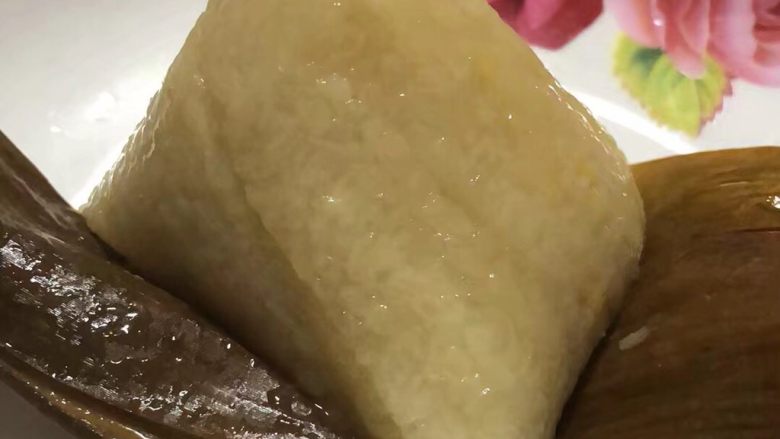 家乡的味道~棕子,打开叶子就可以开吃了