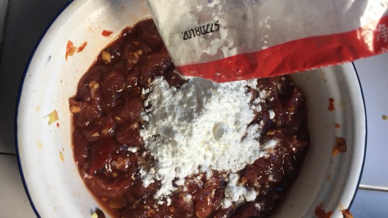 芹菜炒牛肉,加入3勺淀粉