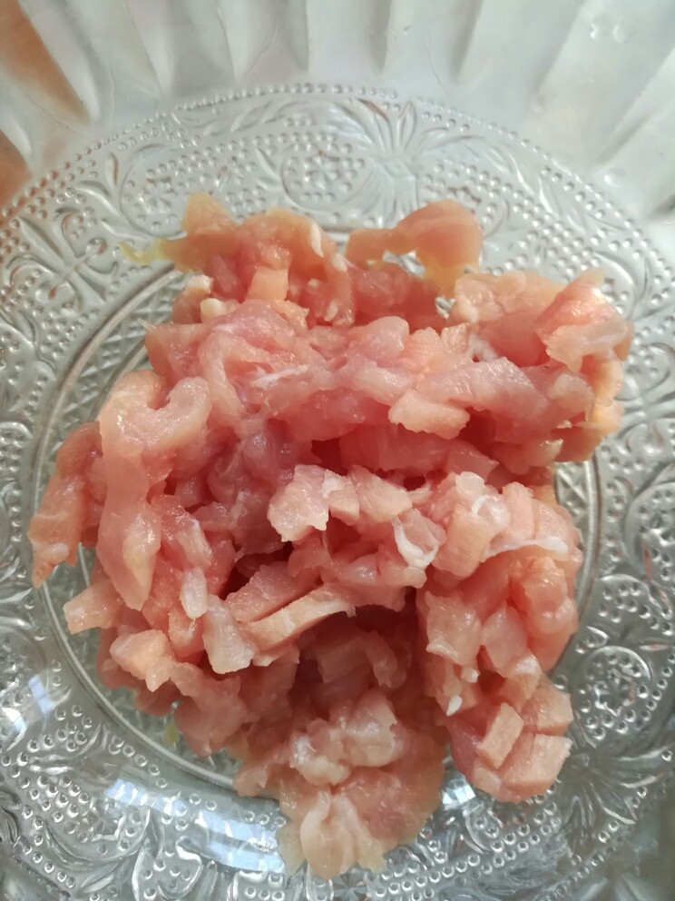 馅饼—外酥内软,<a style='color:red;display:inline-block;' href='/shicai/ 428'>五花肉</a>切成小块(也可以用绞肉机绞)