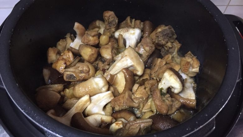 高压锅版香菇鸡,不用等开锅,直接倒入电压力锅