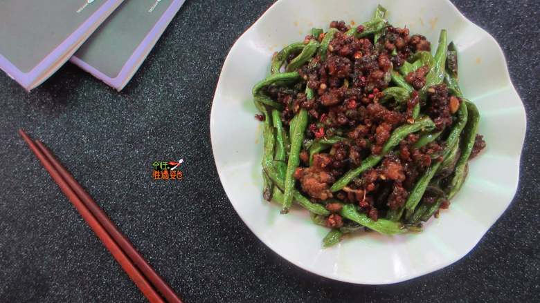 肉沫干煸豆角,炎炎夏日 那来一盘素菜吧 好吃又下饭