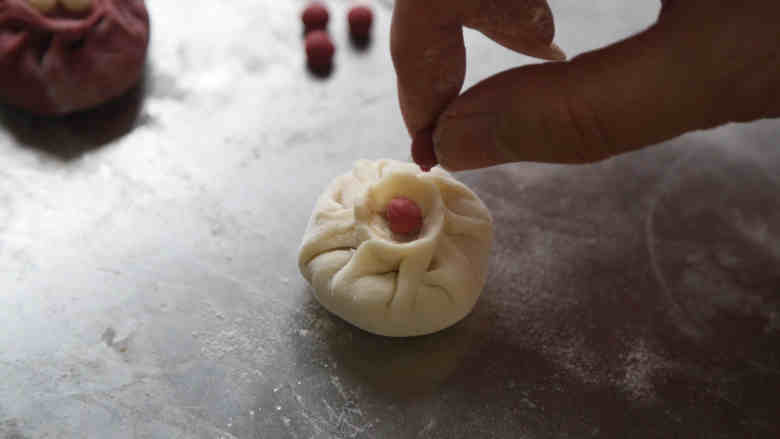 花样小笼包,放上花蕊
