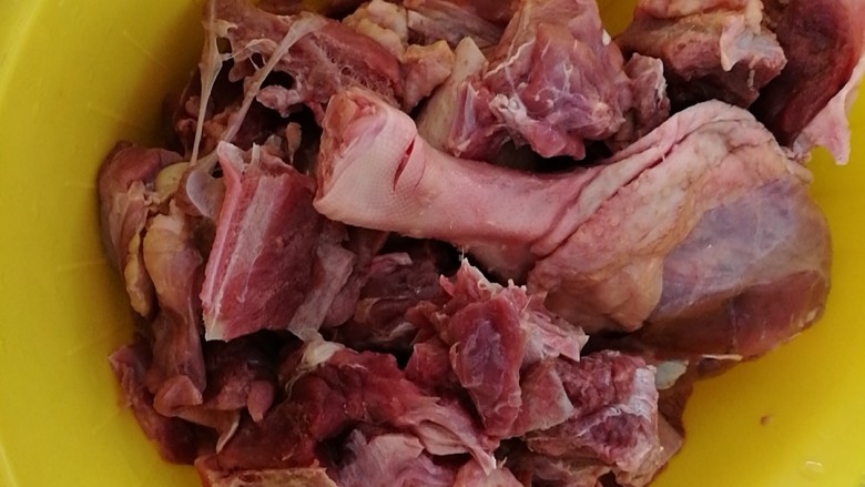 夏日滋阴,红糖姜母鸭,鸭肉洗净沥干