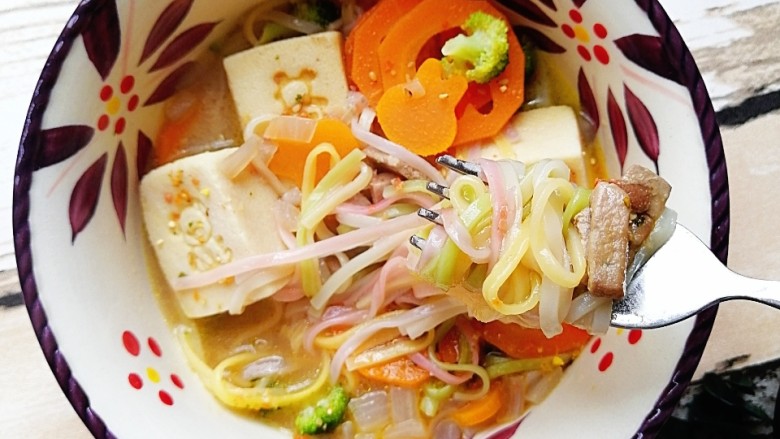 宝宝辅食—鹅肝豆腐蔬菜汤面,开吃咯~