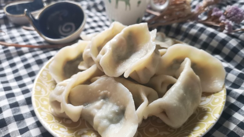 素三鲜水饺,摆盘上图