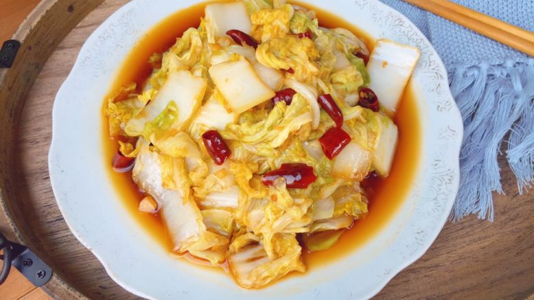 醋溜白菜,这么简单几步轻松搞定一盘清爽酸辣又开胃的快手下饭菜,喜欢的一起做起来吧!