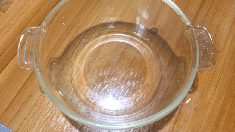零失败-芒果椰香糯米糍,准备一个可以高温的容器,