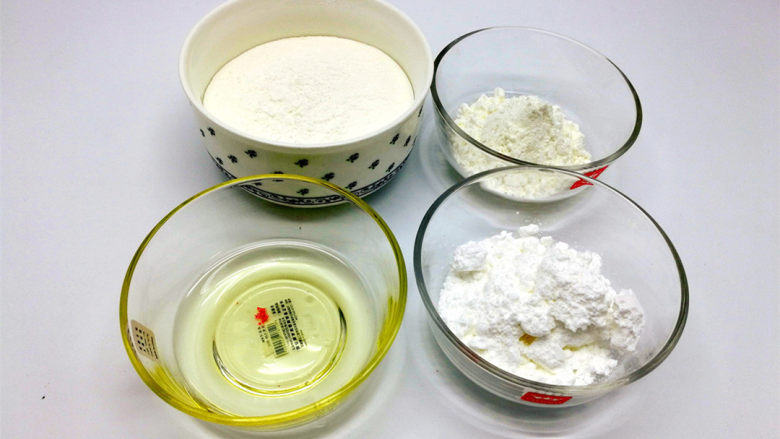 奥利奥雪媚娘大福雪胖子,首先呢,是准备一个大蒸锅,烧上一锅水备用,然后称好皮的材料,