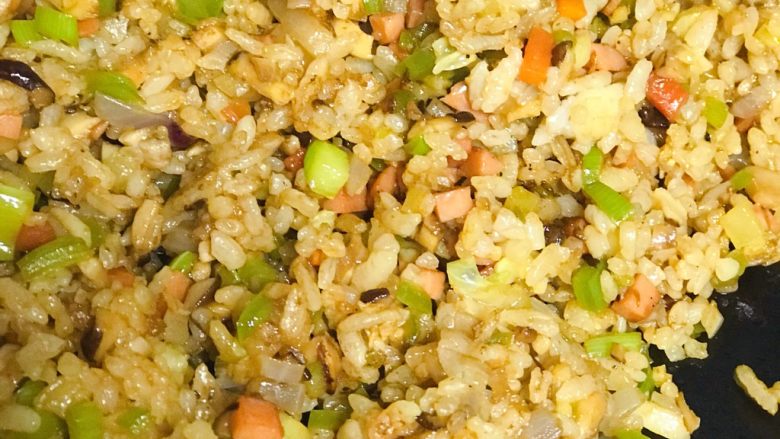 烧卖,剩米饭忘了拍,和米饭炒在一起,佐料详见上栏