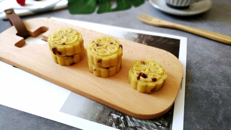 清凉甜点~蔓越莓绿豆糕,成品图!