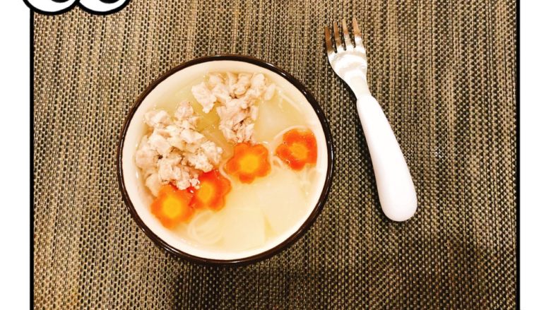 冬瓜排骨汤面,完成,方便宝宝食用了把排骨切碎!