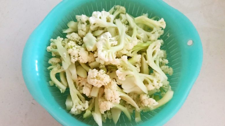 5分钟快手菜 干煸有机菜花,清洗干净,沥干水份