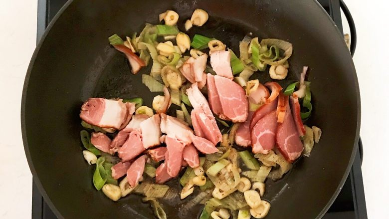 5分钟快手菜 干煸有机菜花,加入腊肉