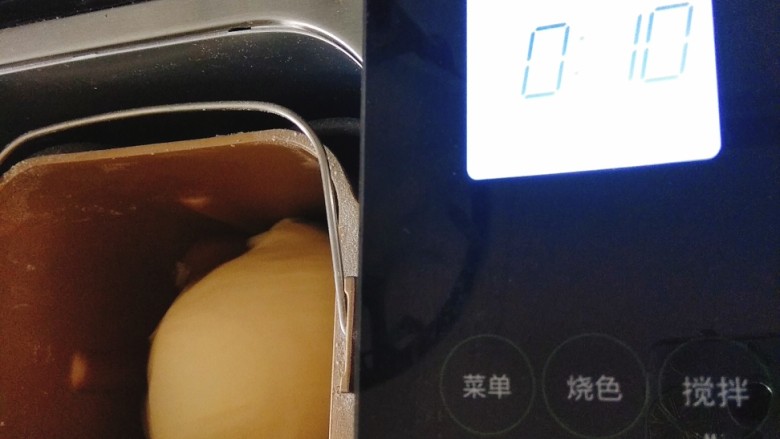 海苔脆肉松手撕面包~,一个iMix程序是20分钟,揉到10分钟左右时,液体和分类已经完全融合,面团光滑,加入盐,继续揉完一个iMix程序;