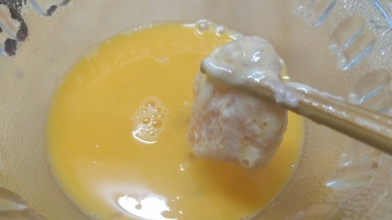 自制鸡米花，学会了再也不用去KFC,再放进<a style='color:red;display:inline-block;' href='/shicai/ 9'>鸡蛋</a>液里裹一层<a style='color:red;display:inline-block;' href='/shicai/ 9'>鸡蛋</a>液。