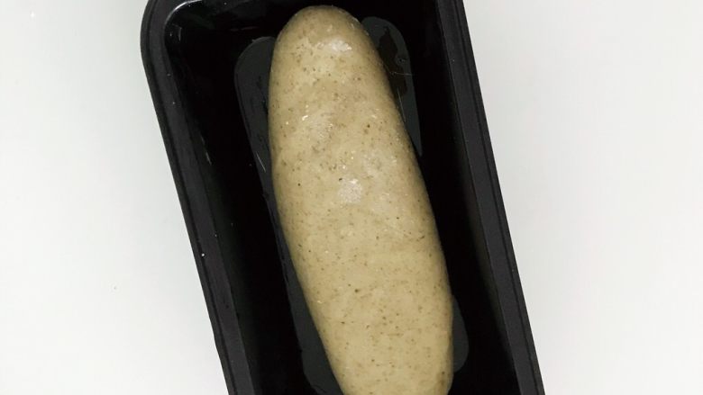 用荞麦做个面包,一发一烤,营养美味,后整成想要的形状,放入烤盘。
