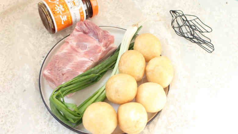 面筋酿肉,准备好食材;