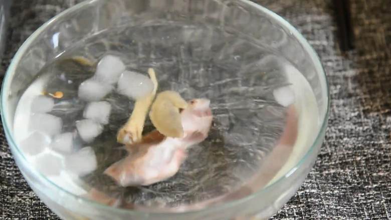用糟入菜能给食物提鲜提香,酒香饱满,让你爱不释手,过凉。