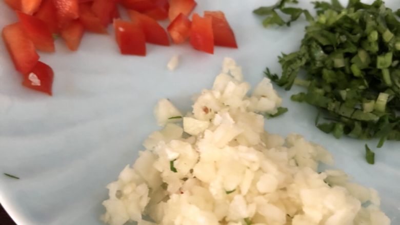 西班牙柠檬虾,切细容备用