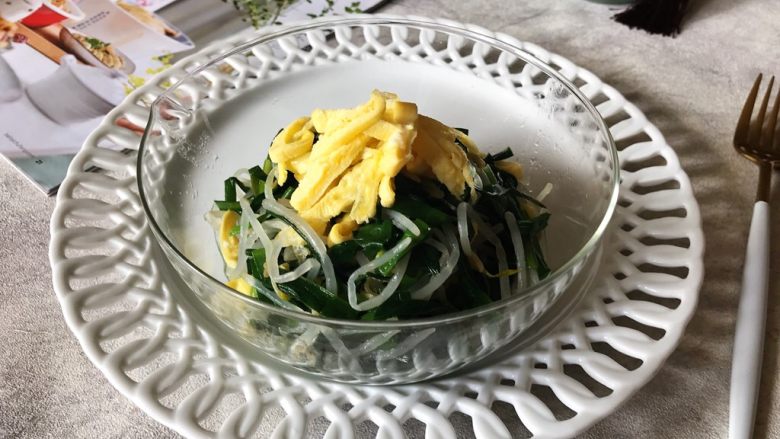 韭菜豆芽拌蛋皮,而且很健康(❀ฺ´∀`❀ฺ)ノ