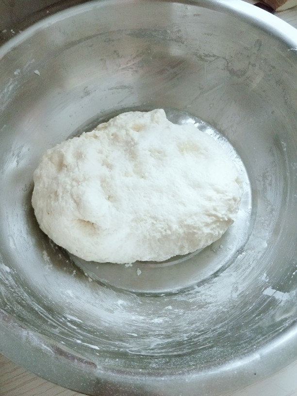 野菜人就菜馅大饺子
,温水和面，面要软一些！