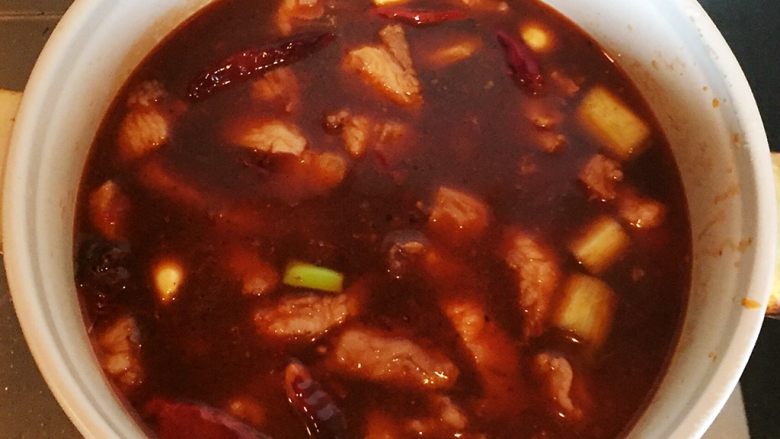 羊肉煲,加入水转砂锅炖煮,大火烧开,小火慢煮