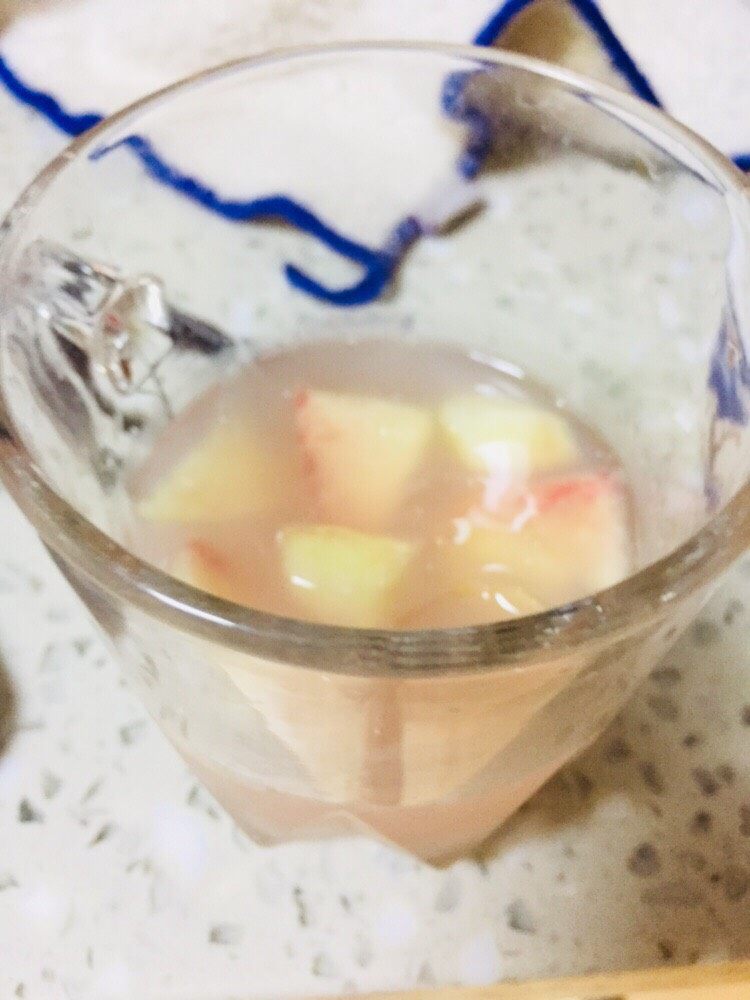emm桃纸汁啦,成冰块后放到果汁里