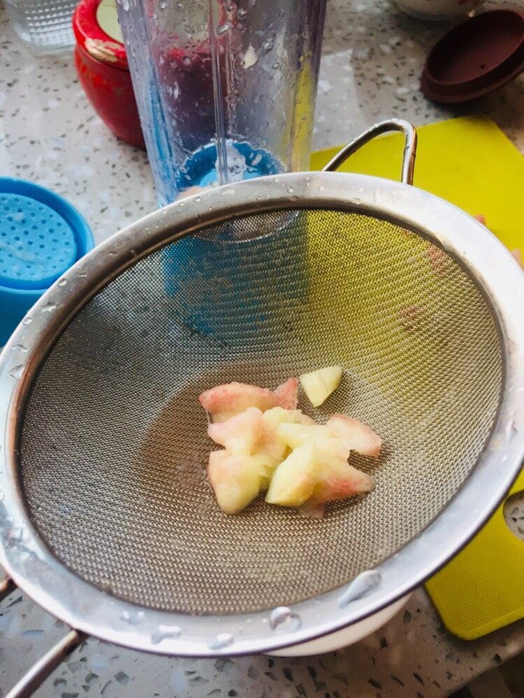 emm桃纸汁啦,剩下的吃了～嗯～真甜