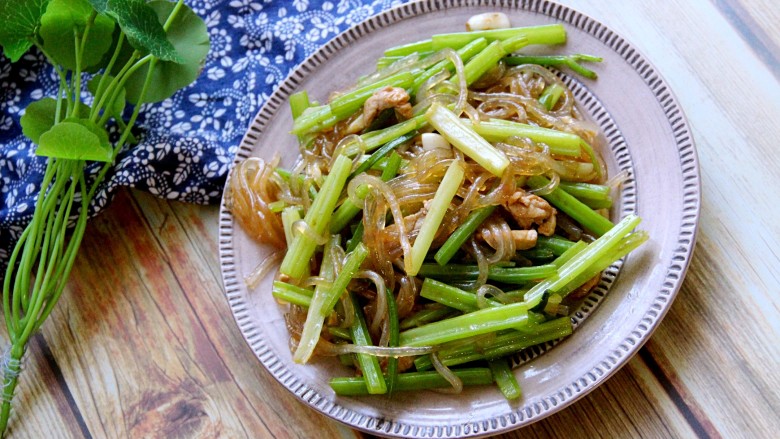 芹菜炒粉条