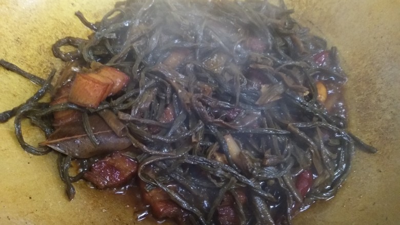 干豆角烧肉,继续小火闷10分钟