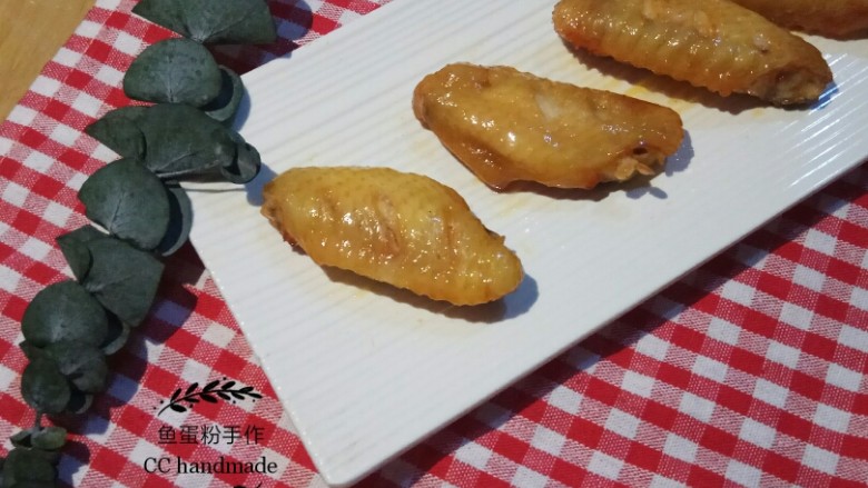 奥尔良烤翅,完成!喜欢的话可以加点芝麻。