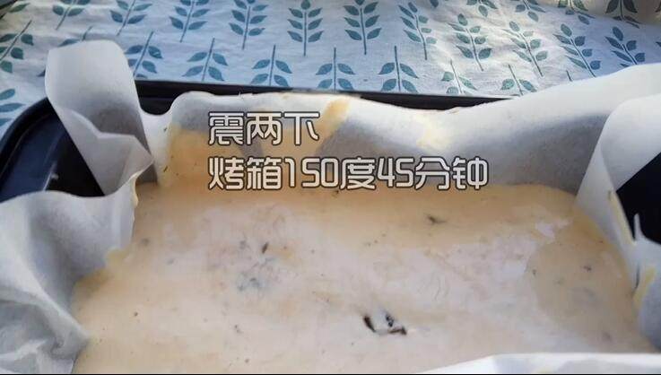 肉松海苔磅蛋糕,震出气泡 烤箱150度45分钟