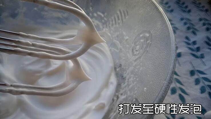 肉松海苔磅蛋糕,打至硬性发泡 能拉起挺立的鹰嘴钩