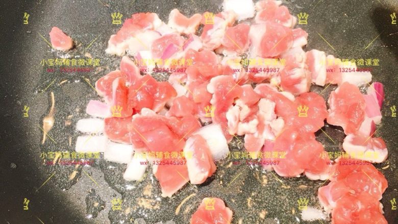 海鲜菇肉丁,加入肉末