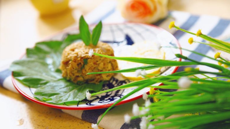 夏一个有型的鸡胸★鲍鱼汁炒鸡肉沫,夏日我们不知道吃什么的时候，不妨来点不一样的，适合减肥爱美的女士，也适合正在练肌肉的猛男，也适合长身体需要蛋白质的宝宝们。拌饭，拌面，搭配沙拉，都是不错的选择呢！