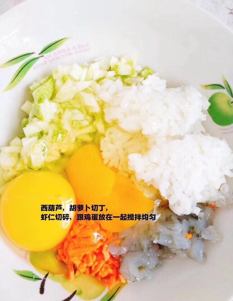 🥕🥚
蔬菜蒸蛋
营养的一餐就是这么简单,<a style='color:red;display:inline-block;' href='/shicai/ 66'>西葫芦</a>,胡萝卜🥕切丁,最好切小点,宝宝比较容易吃,虾仁🍤切碎,跟鸡蛋米饭🍚一起搅拌均匀