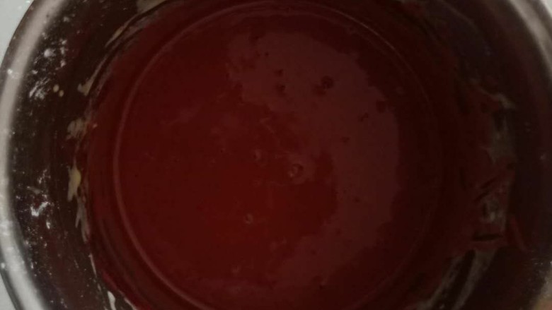 粉嫩蒸蛋糕,搅拌均匀,盖上保鲜膜放旁边。