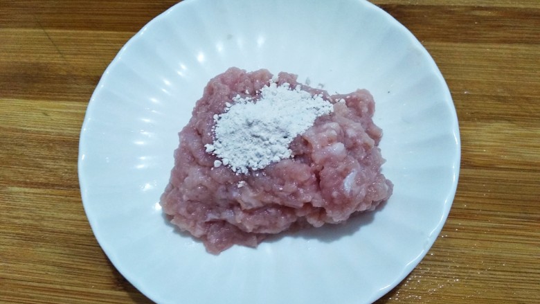 肉末豆腐,放一勺<a style='color:red;display:inline-block;' href='/shicai/ 3777'>红薯淀粉</a>