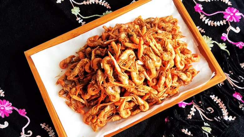 香酥爪爪虾,鲜香酥脆的爪爪虾可以下酒,可以做零食,可以整只吃掉,补钙效果极佳~