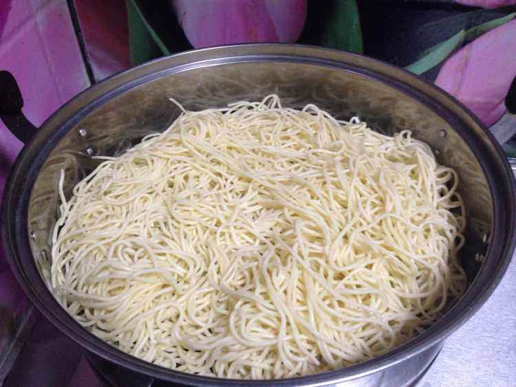 豇豆蒸面,放入蒸锅,大火蒸15分钟左右