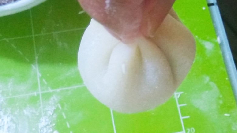 雪媚娘,将皮子四边折起,捏紧