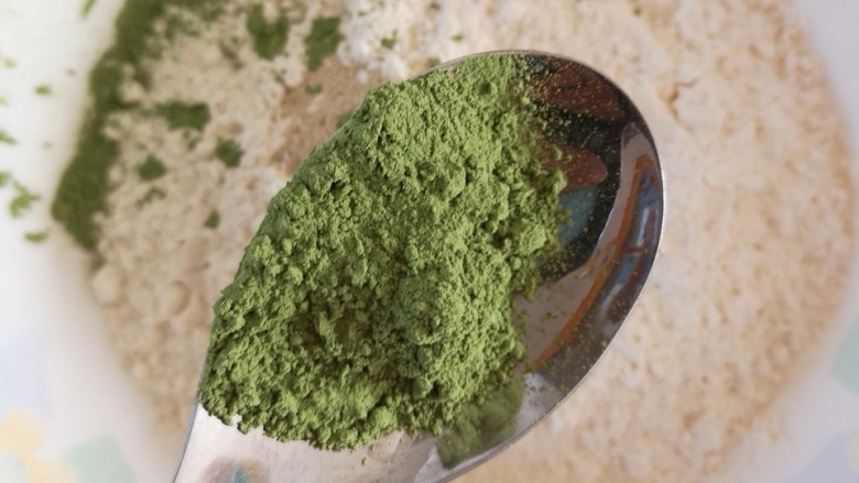 抹茶蜜豆卷~蒸锅版,加入抹茶粉