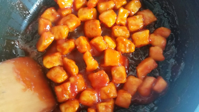 樱桃肉,翻炒均匀,