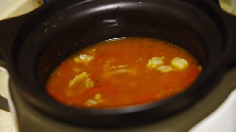 能给你多巴胺的「他」★牛肉西红柿汤,然后搅拌均匀,期待最后的美味呈现时刻。因为现在已经满室飘香了呢。