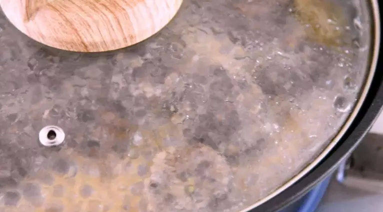 世界杯熬夜看球能量美食:瑞典丸子,下肉丸,中火焖煮2分钟