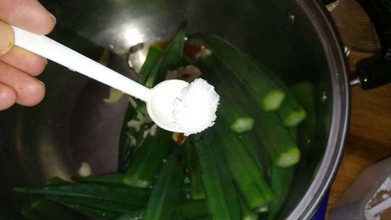 夏天最受欢迎的凉拌菜,植物伟哥,凉拌秋葵,你值得拥有,盐巴